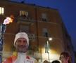 Cristi Chivu poartă flacăra olimpică prin Milano / FOTO: Captură X
