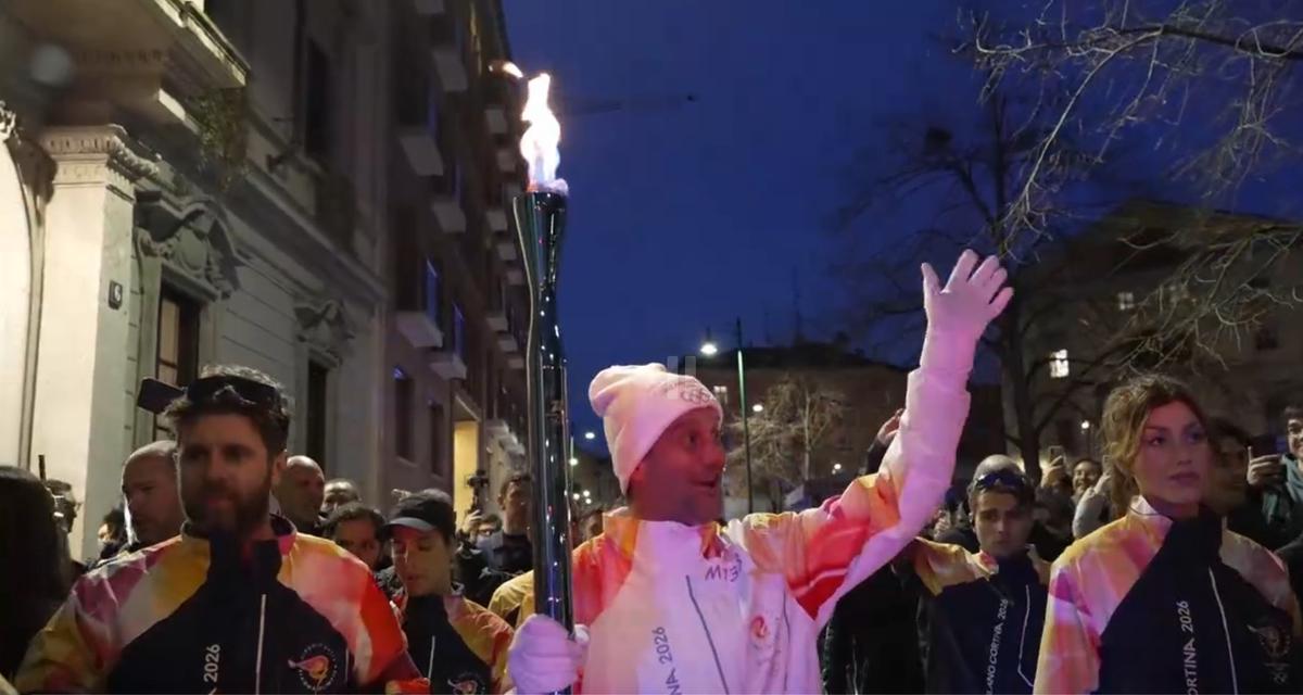 Cristi Chivu poartă flacăra olimpică prin Milano