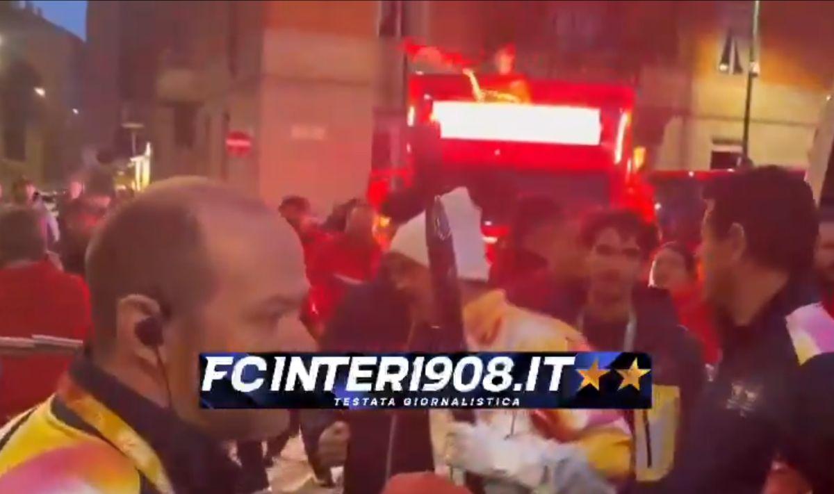 Cristi Chivu poartă flacăra olimpică prin Milano