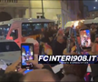 Cristi Chivu poartă flacăra olimpică prin Milano / FOTO: Captură X