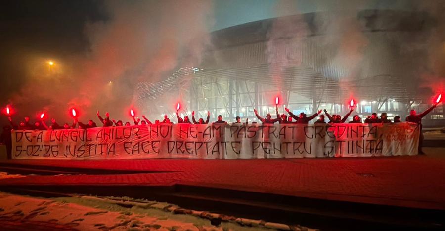 Sursă foto: Facebook Boys Craiova Și-au marcat victoria! Ultrașii din Peluza Sud au venit la stadion în seara meciului Universitatea Craiova - Oțelul