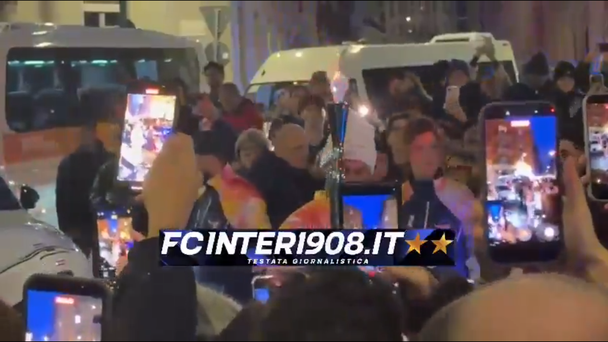 Cristi Chivu poartă flacăra olimpică prin Milano