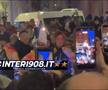 Cristi Chivu poartă flacăra olimpică prin Milano / FOTO: Captură X