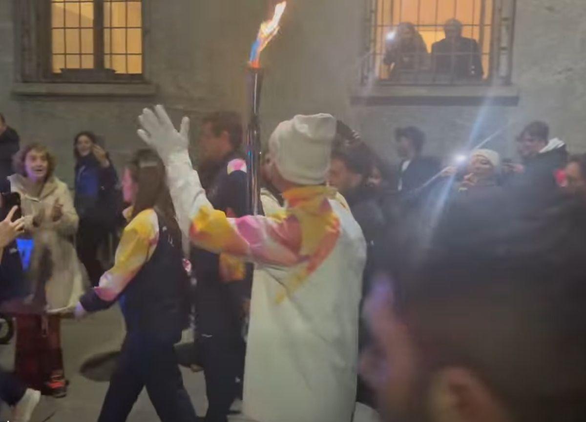 Cristi Chivu poartă flacăra olimpică prin Milano