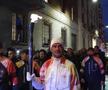Cristi Chivu poartă flacăra olimpică prin Milano / FOTO: Captură X