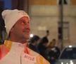 Cristi Chivu poartă flacăra olimpică prin Milano / FOTO: Captură X