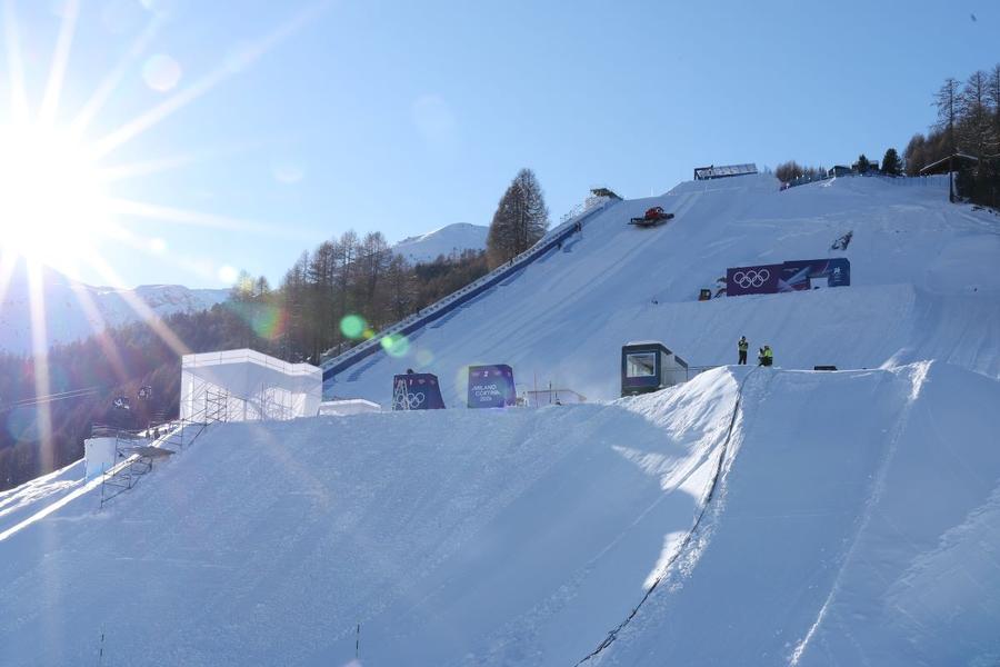 JO Milano-Cortina - Livigno Aerials & Moguls Park Foto: Guliver/GettyImages Unde se desfășoară competițiile la Jocurile Olimpice de la Milano-Cortina: 25 de baze dispersate pe o zonă de 22.000 de kilometri pătrați