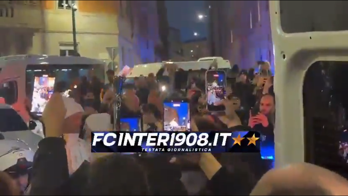 Cristi Chivu poartă flacăra olimpică prin Milano