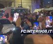 Cristi Chivu poartă flacăra olimpică prin Milano / FOTO: Captură X
