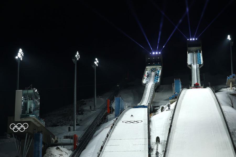 JO Milano-Cortina - Predazzo Ski Jumping Stadium Foto: Guliver/GettyImages Unde se desfășoară competițiile la Jocurile Olimpice de la Milano-Cortina: 25 de baze dispersate pe o zonă de 22.000 de kilometri pătrați