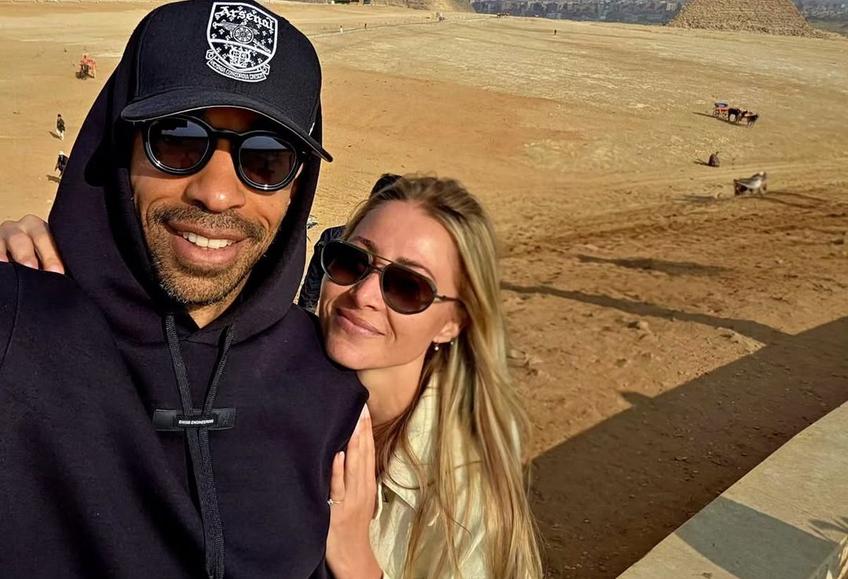 Legendarul fotbalist francez Thierry Henry a postat o serie de imagini rare alături de partenera lui de viață, fotomodelul bosniac Andrea Rajacic.