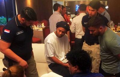 Ce riscă Ronaldinho după ce a fost prins cu pașaport fals! Procurorul din Paraguay a făcut anunțul + când se dă verdictul