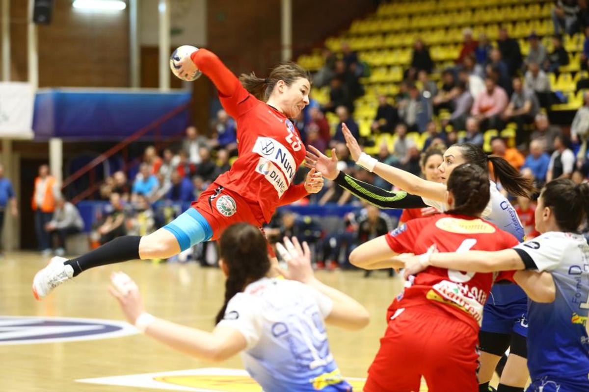 FOTO SCM Rm. Vâlcea a câștigat derby-ul cu SCM Craiova și a revenit pe primul loc în clasament!