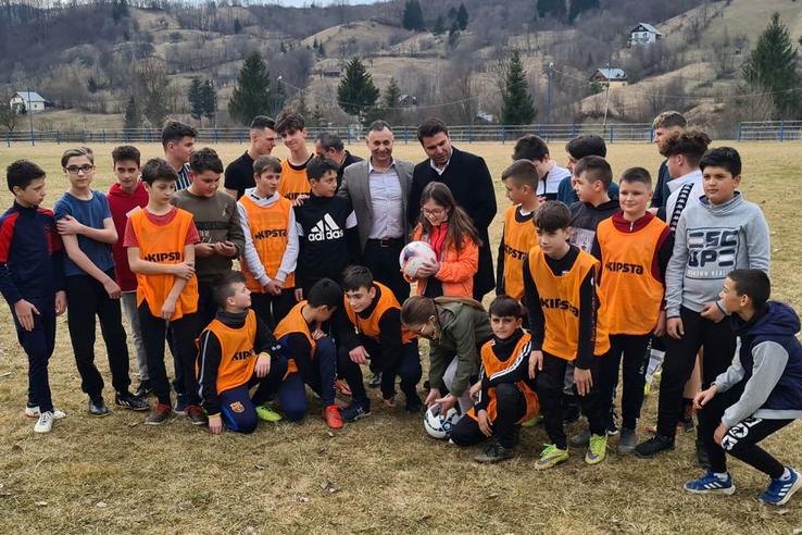 Adrian Mutu, în vizită la Valea Doftanei / Sursă foto: Facebook Primăria Valea Doftanei