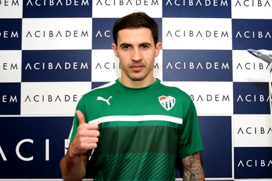 Bogdan Stancu, mulțumit la prezentarea în tricoul Bursaspor EXCLUSIV Paradisul litigios: fotbalul lăudat de Șumudică, datorii de peste 3,5 milioane de euro la jucătorii români. Dosarele FIFA: „A acționat într-un mod conspirativ”