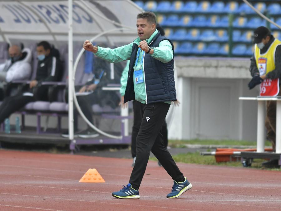 Nume surpriză pe lista lui Mutu » Un antrenor care și-a dat recent demisia din Liga 1 îi poate fi secund la Rapid
