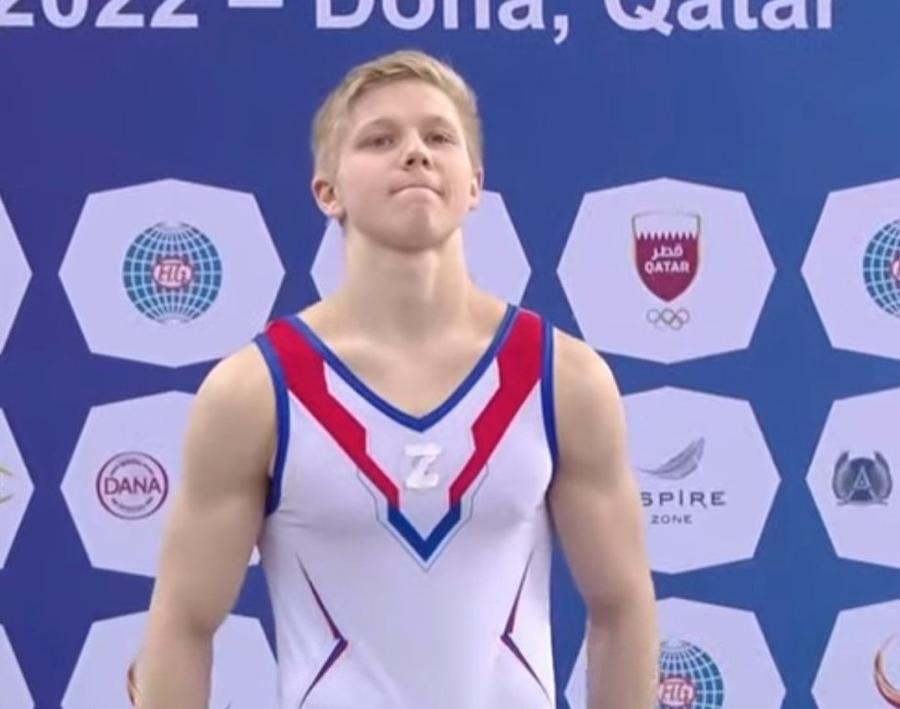Ivan Kuliak, cu semnul „Z” în zona pieptului Moment șocant pe podium! Un gimnast rus a apărut în fața rivalului ucrainean cu semnul tancurilor lui Putin pe piept