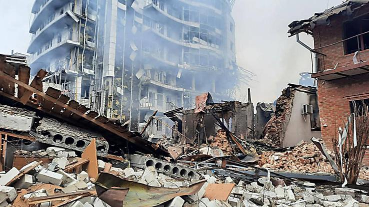 Urmările bombardamentului în Harkov. Așa arată străzile din centrul orașului