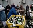 Voluntari civili și grupuri paramilitare duc lupta cu armata rusă la Kiev