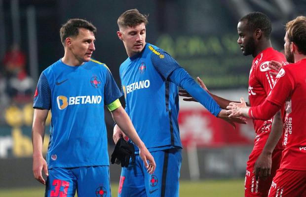 Jucătorii FCSB au găsit un „inamic” comun pentru eșecul cu UTA » Analiștii TV, inclusiv Lăcătuș, i-au contrazis din studio