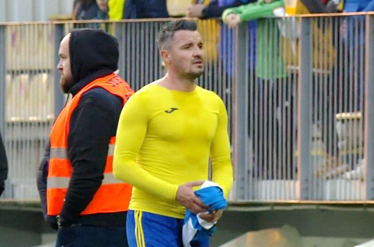 Budescu i-a scris lui Ilie Dumitrescu, după ce a apărut cu kilograme în plus la TV: „Din cauza lui arăt așa, Mister!”