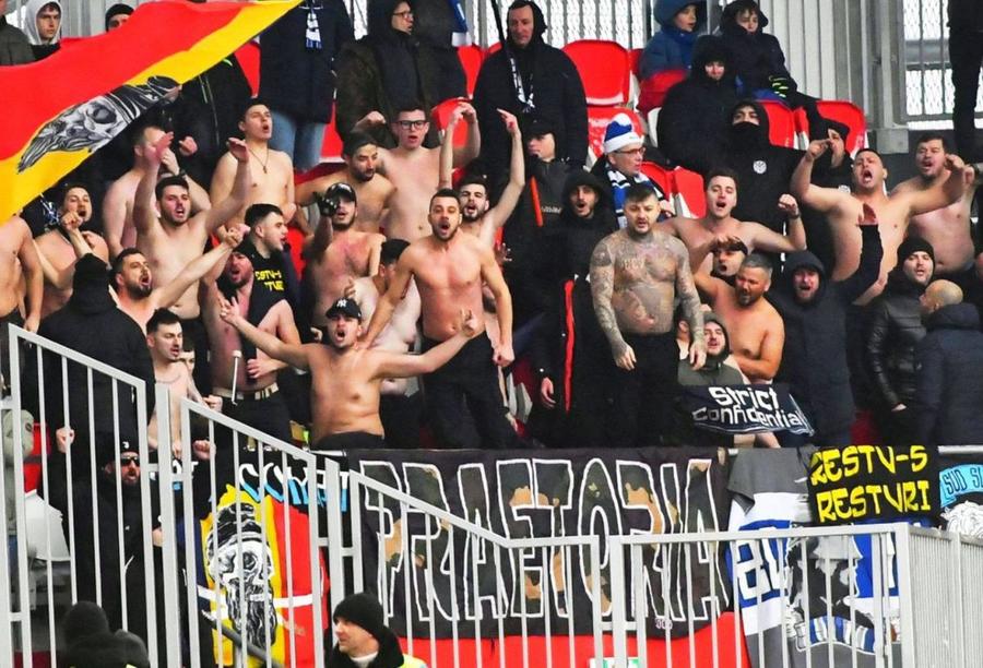 Suporterii care ar fi dus la oprirea meciului Sepsi - FCU Craiova Noi detalii de la recursul lui FCU Craiova în scandalul de xenofobie » Peluza Sud spune că n-a fost la meci + partida ar fi fost oprită din cauza a 10 suporteri