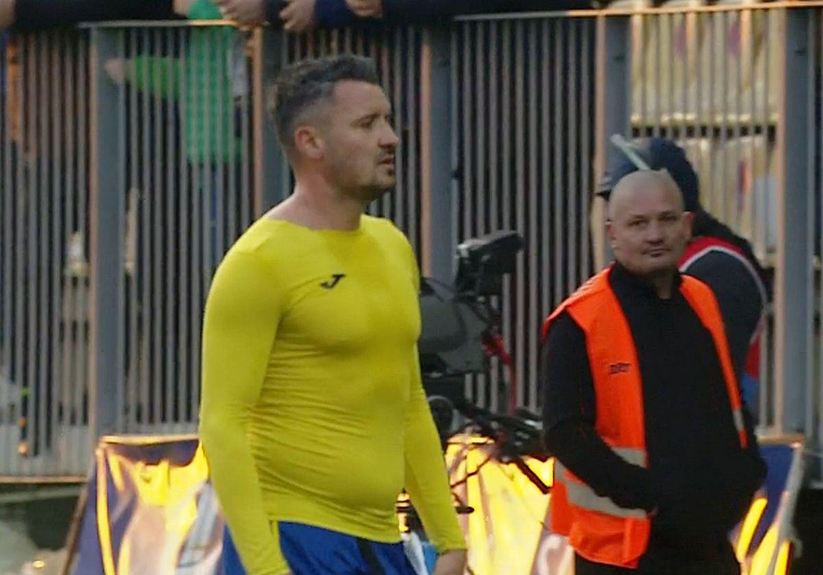Budescu i-a scris lui Ilie Dumitrescu, după ce a apărut cu kilograme în plus la TV: „Din cauza lui arăt așa, Mister!”