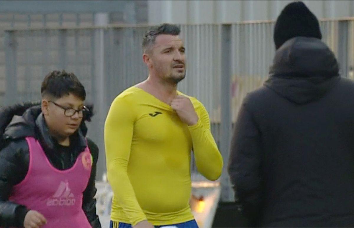 Budescu i-a scris lui Ilie Dumitrescu, după ce a apărut cu kilograme în plus la TV: „Din cauza lui arăt așa, Mister!”