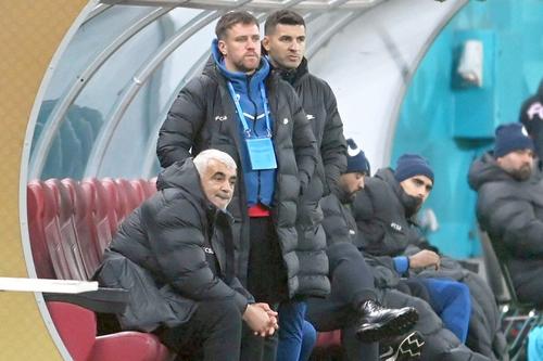 Leo Strizu, așezat, lângă Mihai Pintilii // sursă foto: Imago Images
