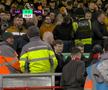 Fanii lui Manchester United n-au mai suportat umilința! Scene rar văzute la un meci de Premier League