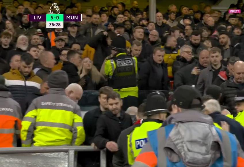 Suporterii lui Manchester United au plecat de pe „Anfield Road” la 0-5 / Captură Twitter