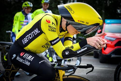 Jonas Vingegaard cu noua sa cască FOTO Imago Images