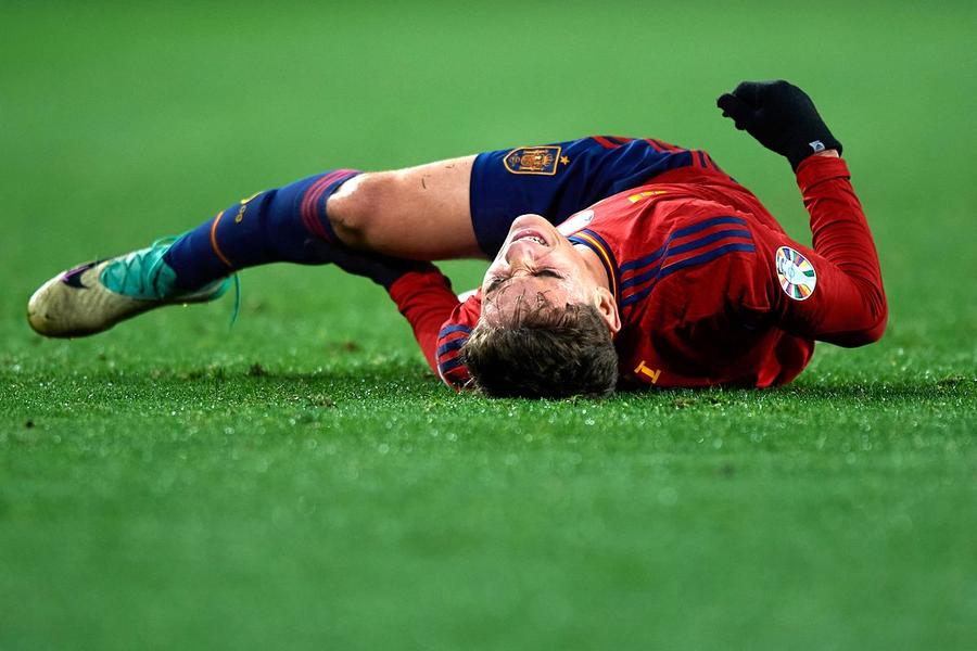 Gavi s-a accidentat în noiembrie 2023, într-un meci la națională (foto: Imago) Avertismentul specialiștilor în privința tinerilor fotbaliști: „Un efort brutal! Nivelul ridicat de exigență le scurtează cariera” + „E frapant că cele mai multe cluburi nu fac asta”