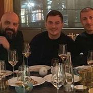 Ștefan Radu, cinând alături de prieteni la Munchen / Sursă foto: Instagram@ Robert Văduva