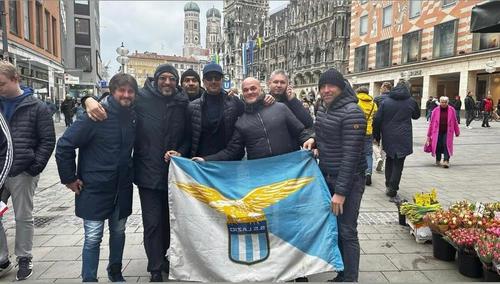 Ștefan Radu, la Munchen, în mijlocul tifosilor laziali  /Foto: Instagram