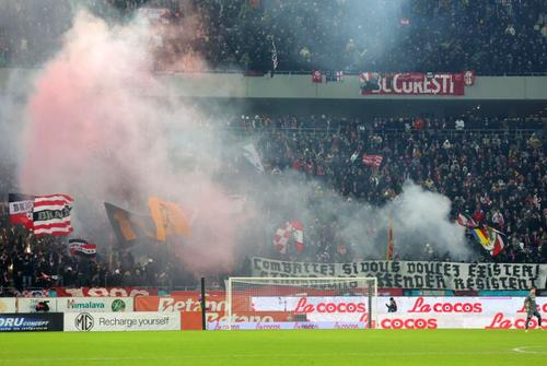 Ultrașii lui Dinamo i-au provocat clubului o sancțiune de 5.000 de euro