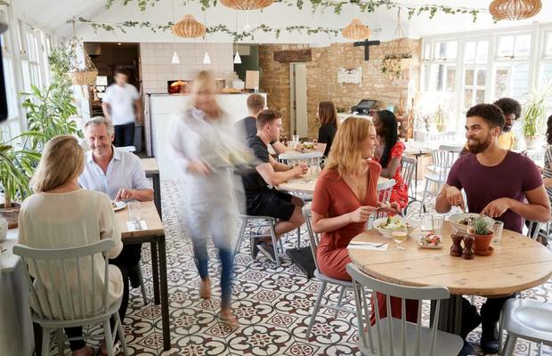 Cum să atragi mai mulți clienți în restaurantul tău fără a reduce prețurile?