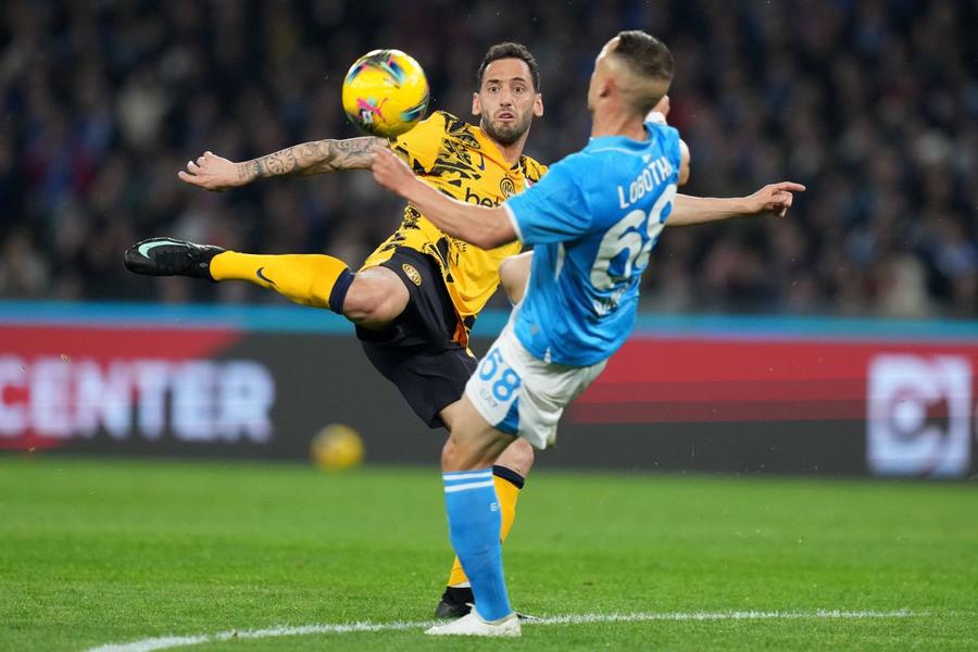 Duelurile pentru titlu, de genul derbyului de sâmbăta trecută, Napoli - Inter 1-1, ar putea fi organizate peste Ocean / Foto: Imago Serie A încearcă să le-o ia înainte spaniolilor » Măsura ar putea fi aplicată din 2027