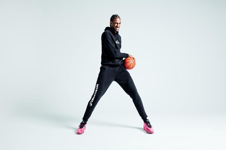 DECATHLON anunță parteneriatul cu Alex Sarr, noua vedetă a echipei Washington Wizard