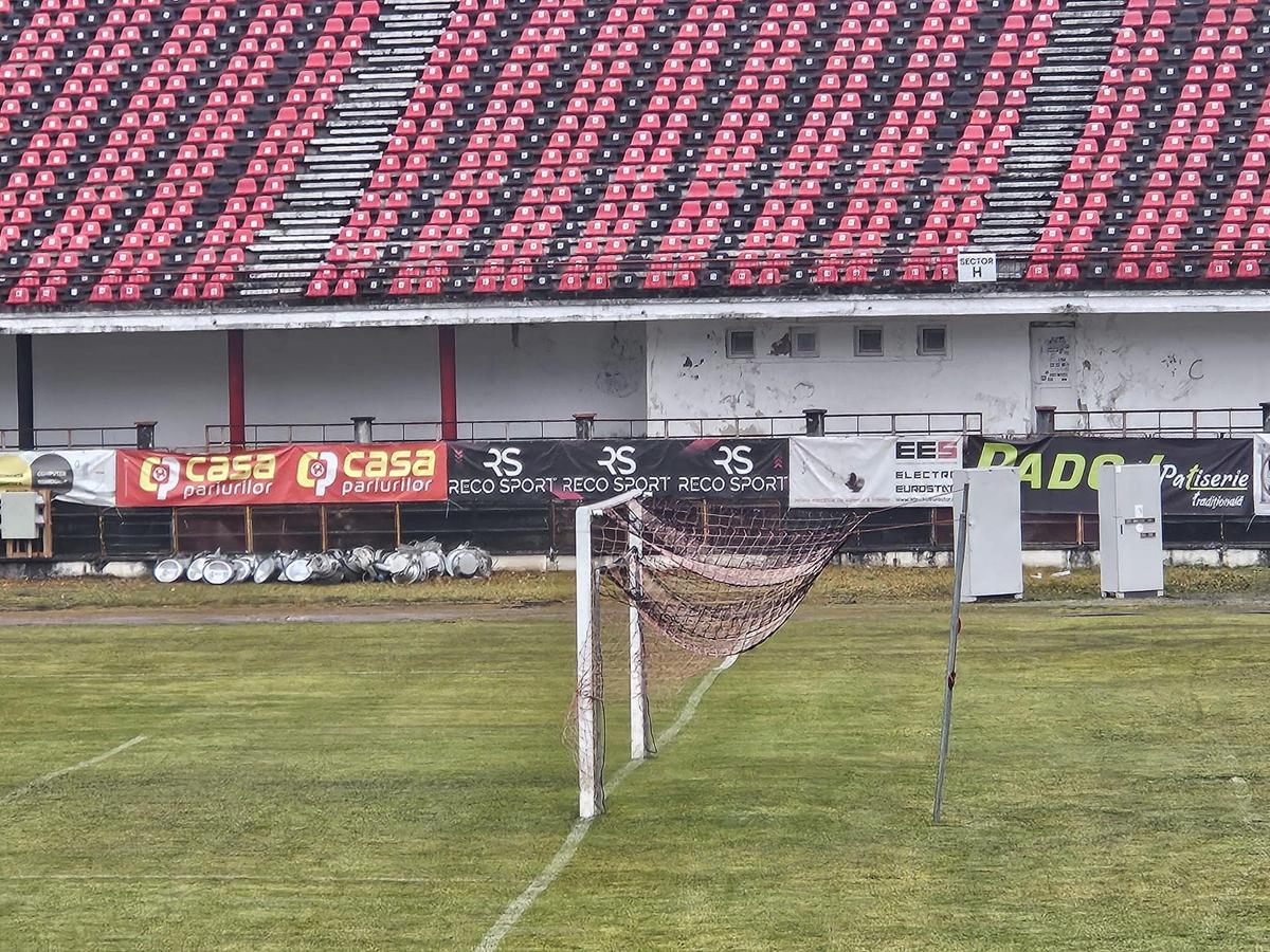 CSM Reșița, pregătită pentru primul meci în nocturnă! Cum arată „pitoresc” stadion din Valea Domanului