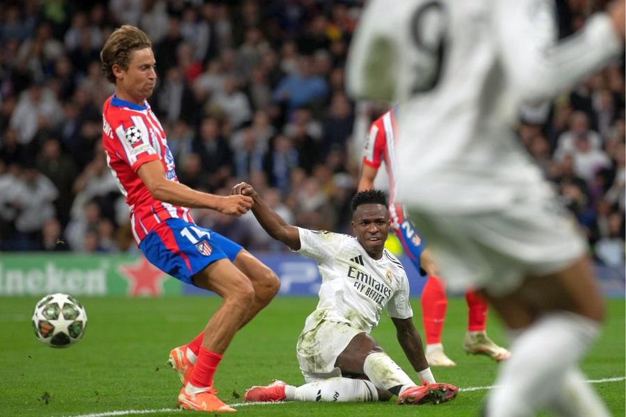 Vinicius n-a reușit să mărească avantajul Realului în minutele adiționale / Foto: Imago Images Atletico este kriptonita lui Vinicius Junior » Câte goluri a marcat brazilianul împotriva rivalei lui Real Madrid