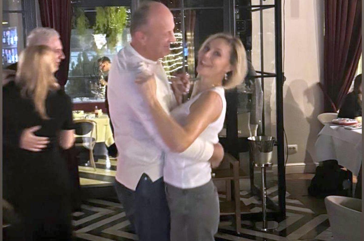 Imagini tari de la petrecerea lui Marius Șumudică » Diana Șucu, impresionată pe ring de antrenorul Rapidului: „Are ritmul în sânge”