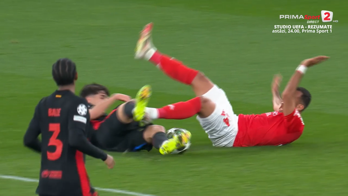 Cartonașul roșu obținut de Cubarsi, în meciul Benfica - Barcelona