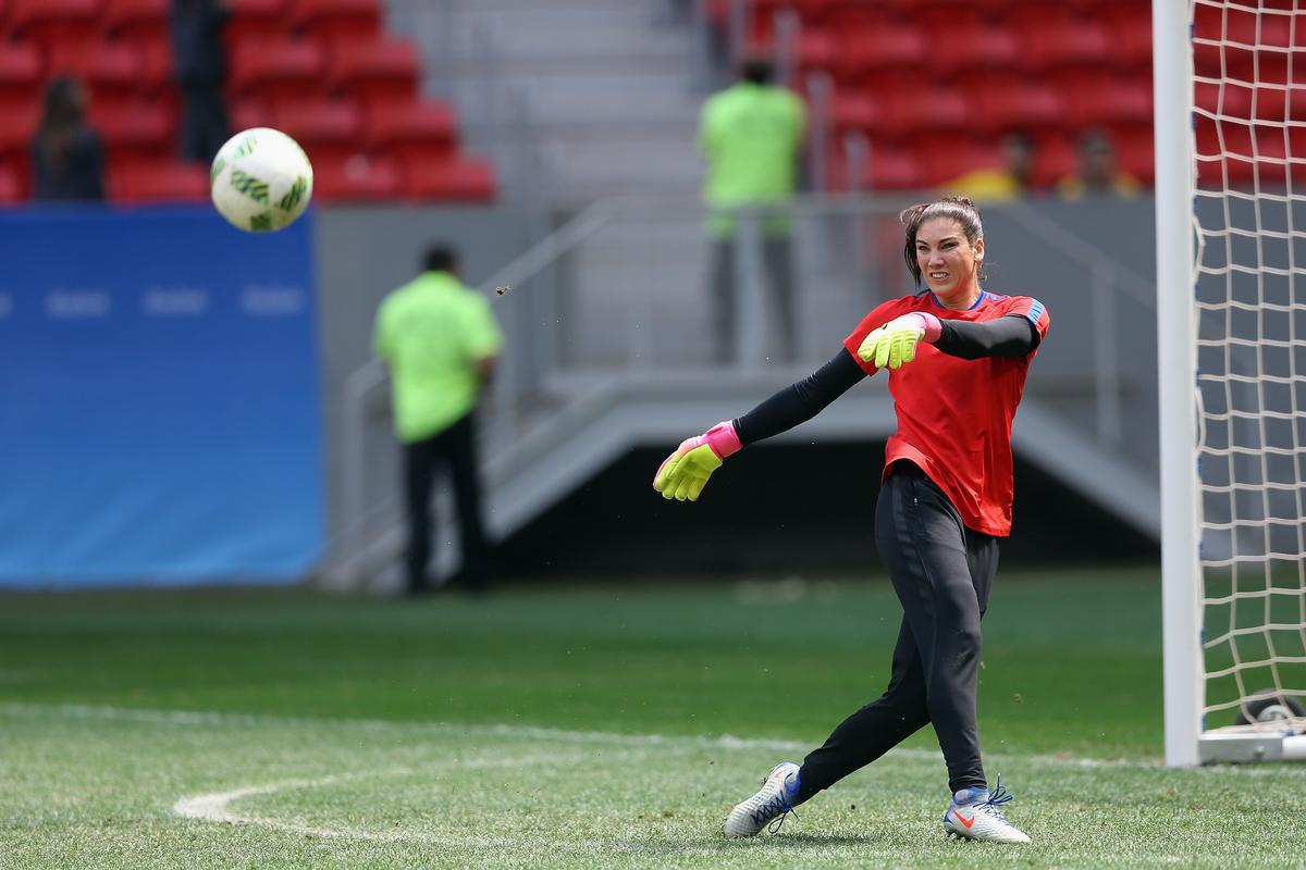Viața de film a campioanei mondiale Hope Solo » Cum a depășit momentele de cumpănă: „Doctorul a spus că am fost la ore distanță de moarte”