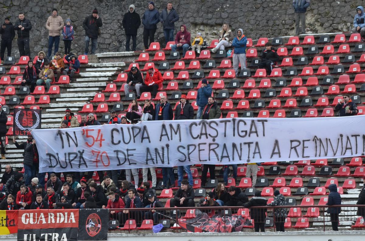 CSM Reșița, pregătită pentru primul meci în nocturnă! Cum arată „pitoresc” stadion din Valea Domanului
