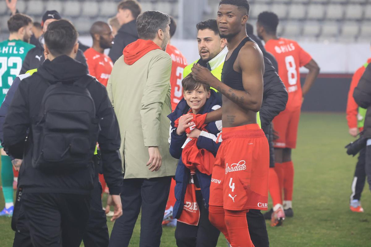 Ce s-a întâmplat la final pe „Arc” » Alt Florentin Petre, când a fost chemat să înjure Steaua! + Buzoienii au trecut la ironii: „Marea echipă Dinamo...”