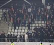 O parte dintre suporterii lui Dinamo, din Peluza Cătălin Hîldan, au părăsit stadionul în minutul 53 // FOTO: Ionuț Iordache (GSP)
