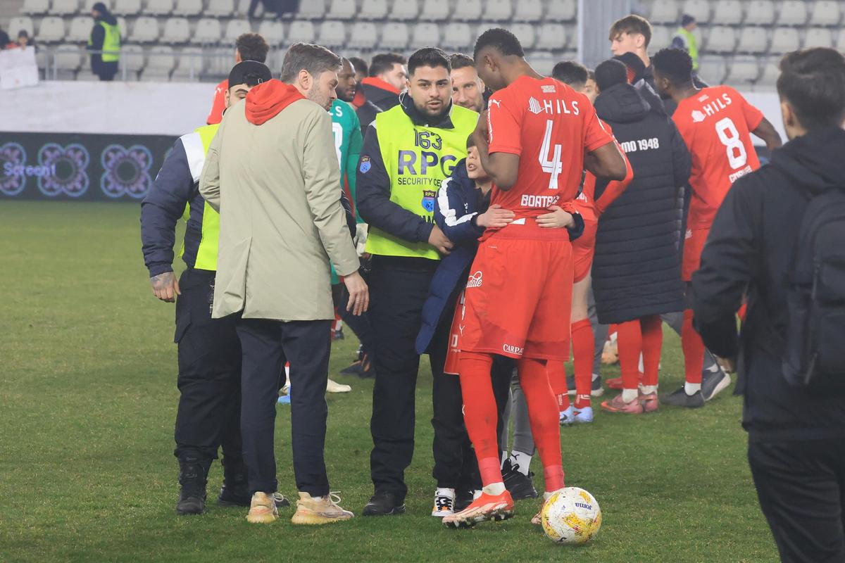 Ce s-a întâmplat la final pe „Arc” » Alt Florentin Petre, când a fost chemat să înjure Steaua! + Buzoienii au trecut la ironii: „Marea echipă Dinamo...”