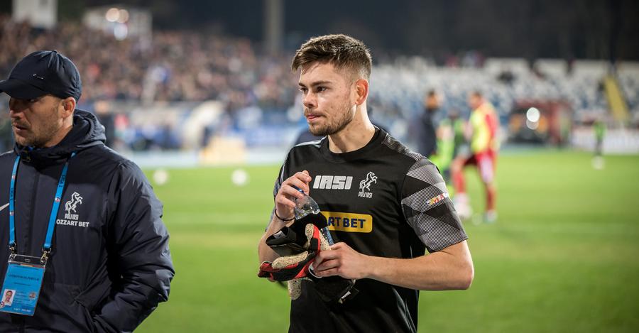 Ionuț Ailenei în tricoul lui Poli Iași Cel mai ghinionist portar român » A trecut prin două insolvențe anul trecut, în iarnă s-a transferat la un club care nu are dreptul să-l legitimeze