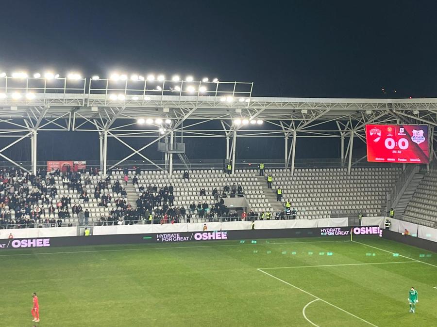 Sectorul pe care îl ocupă de obicei Peluza Sud Dinamo Protest generalizat la Dinamo - Metalul Buzău: de la ce a pornit gestul radical al ultrașilor